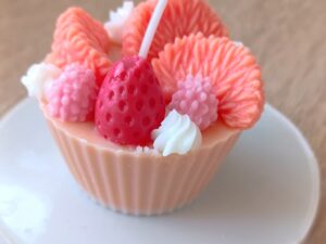 Ароматна соева свещ "Грейпфрут с мандарина" с аромат на сладки цитрусови плодове и маслено тесто