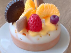 Ароматна соева свещ с два фитила и мандаринови корички с аромат на поничка и мандарина "Мандаринен донът"