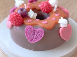 Ароматна соева свещ с два фитила с аромат на шоколад, кукис и плодове "Шоко донът"