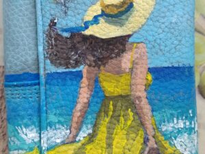 Ръчно рисувано портмоне (малко) "Жълта рокля" /по поръчка/